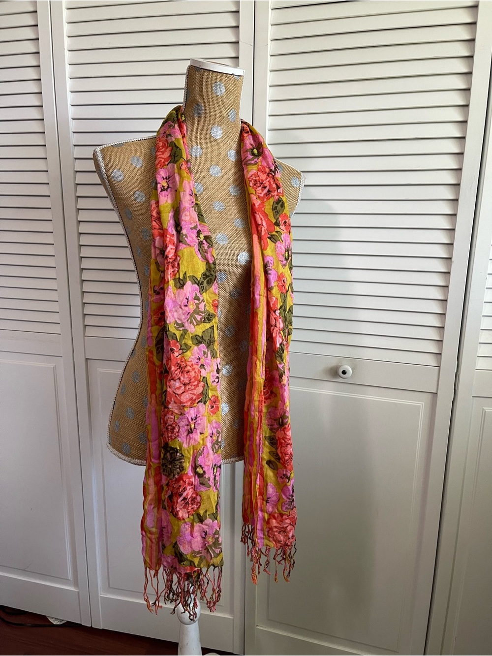 Isaac Mizrahi Live! floral scarf like new